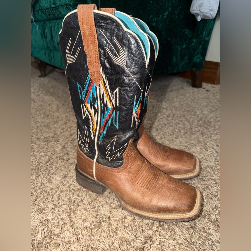 Women’s Ariat Chimayo Boot, sz 7, great condition!